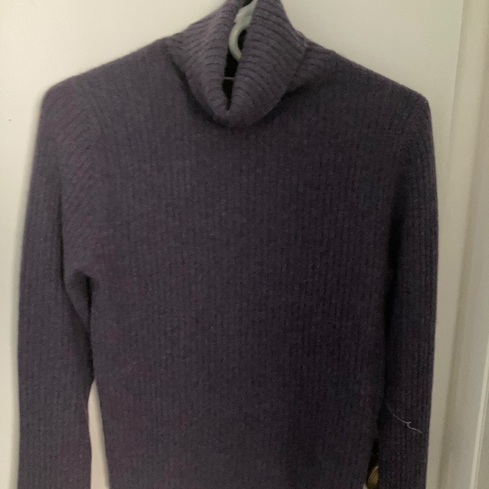 Cashmere sweater size medium